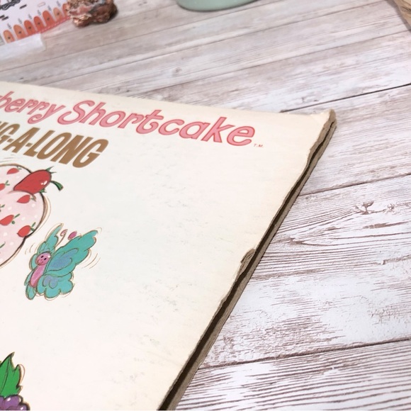 Vintage Strawberry Shortcake Sing-A-Long Vinyl Record RCA 1981 - Picture 3 of 8